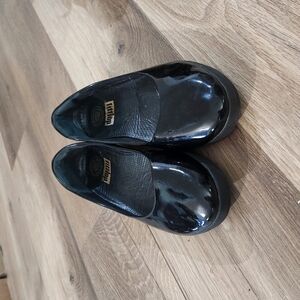 Shiny Black FitFlop Loafers size 8.5